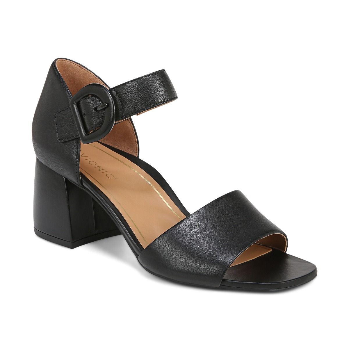 chardonnay_blackleather_silo_01.jpg