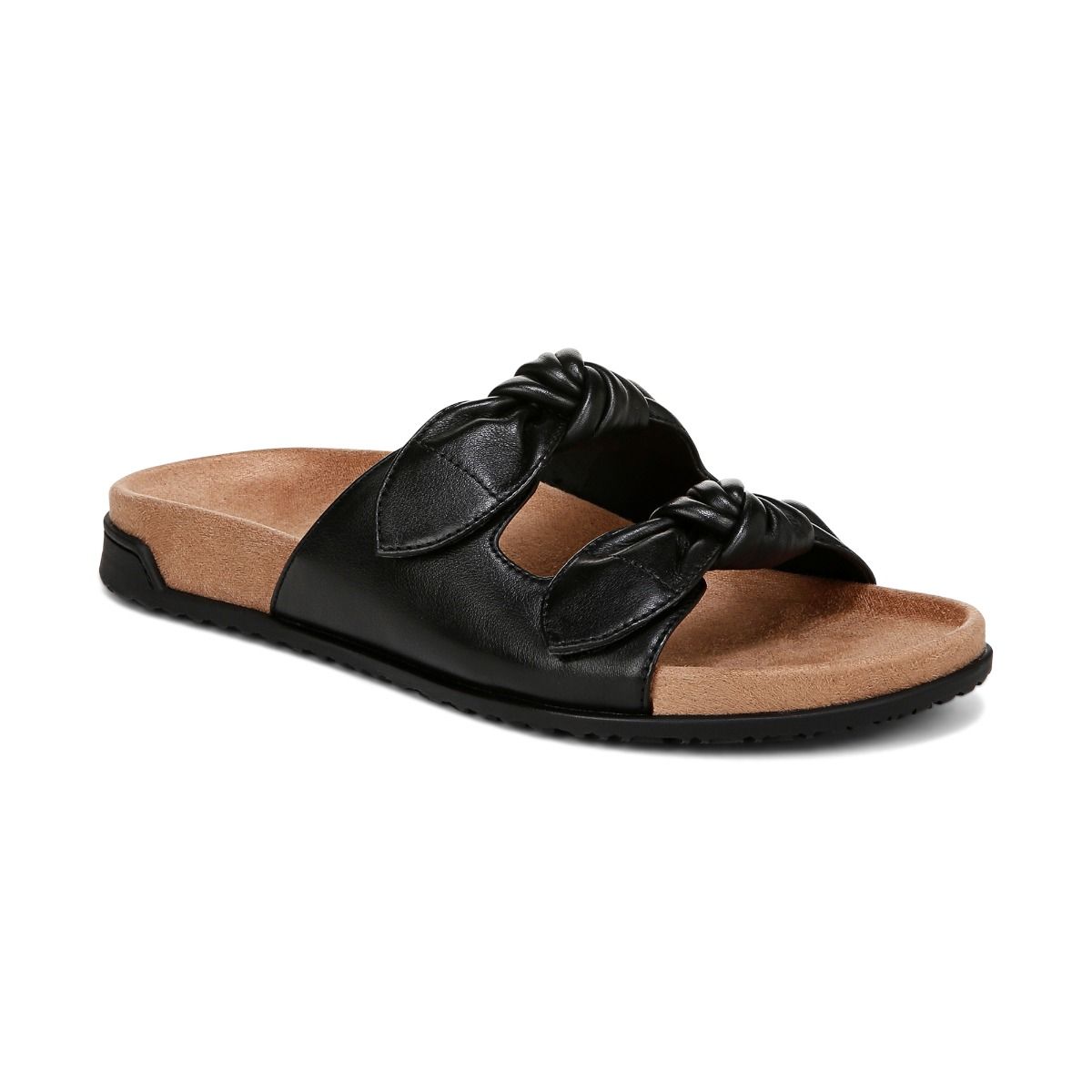 elara_blackleather_silo_bda433d1-96eb-487b-869e-bfb98270b9e0.jpg